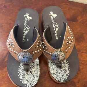 Montana West Brown Sandals with Cross Medallion